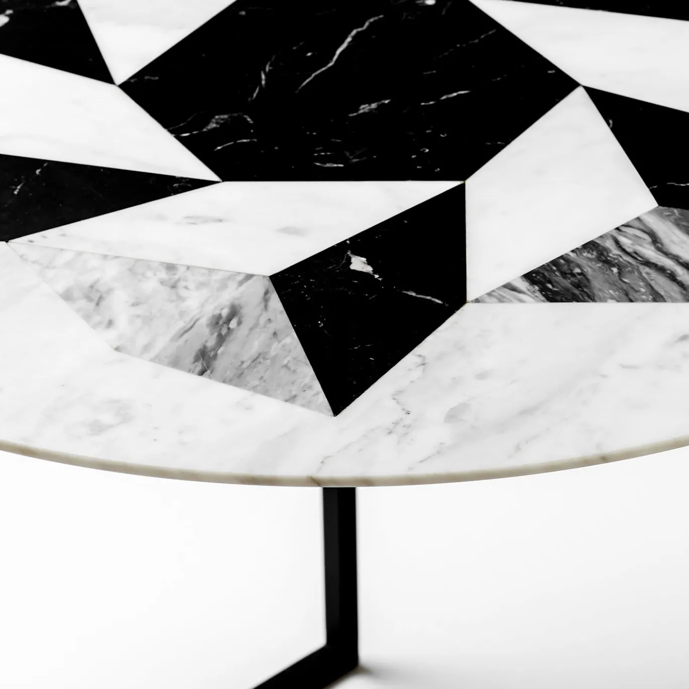 Tavolino Esopo con ruota geometrica di Antonio Saporito