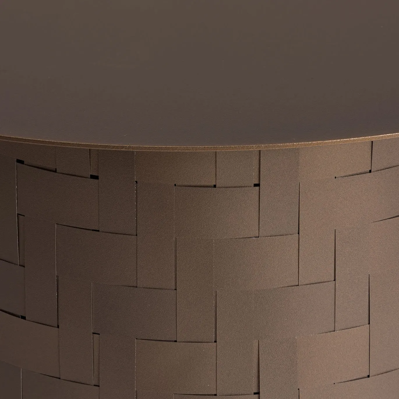 Tavolino Fulcrum in metallo marrone