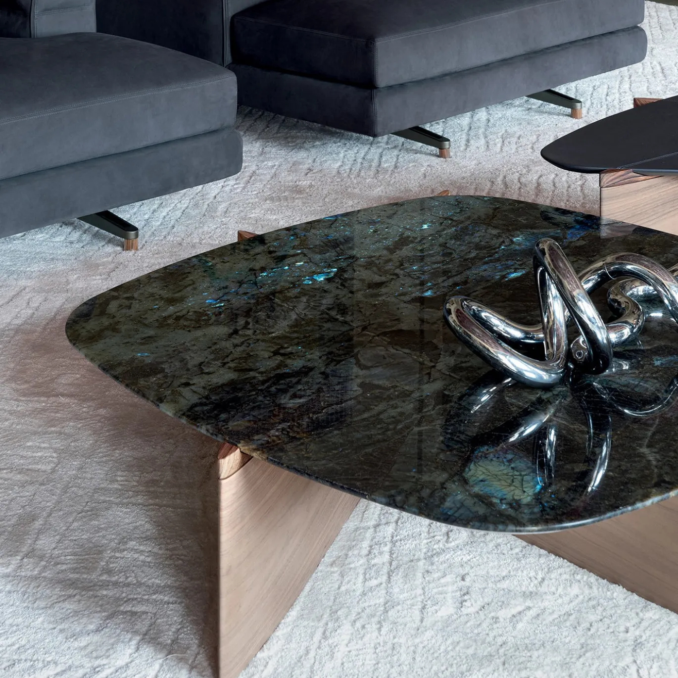 Tavolino Griffe con piano in marmo labradorite