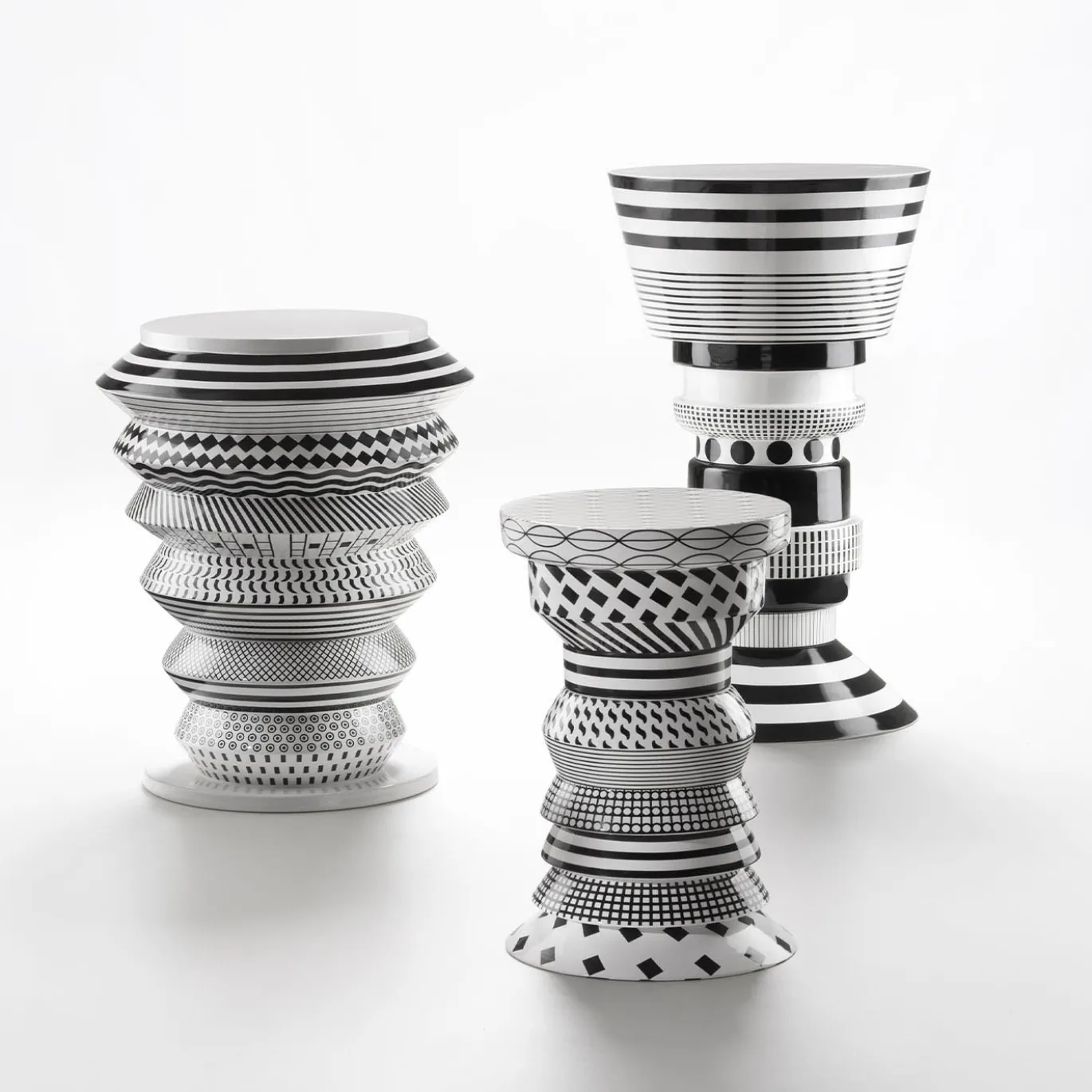 Tavolino in ceramica bianca e nera Bossanova Vinicius
