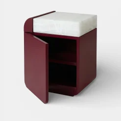 Tavolino in legno laccato Bordeaux con piano in onice bianco