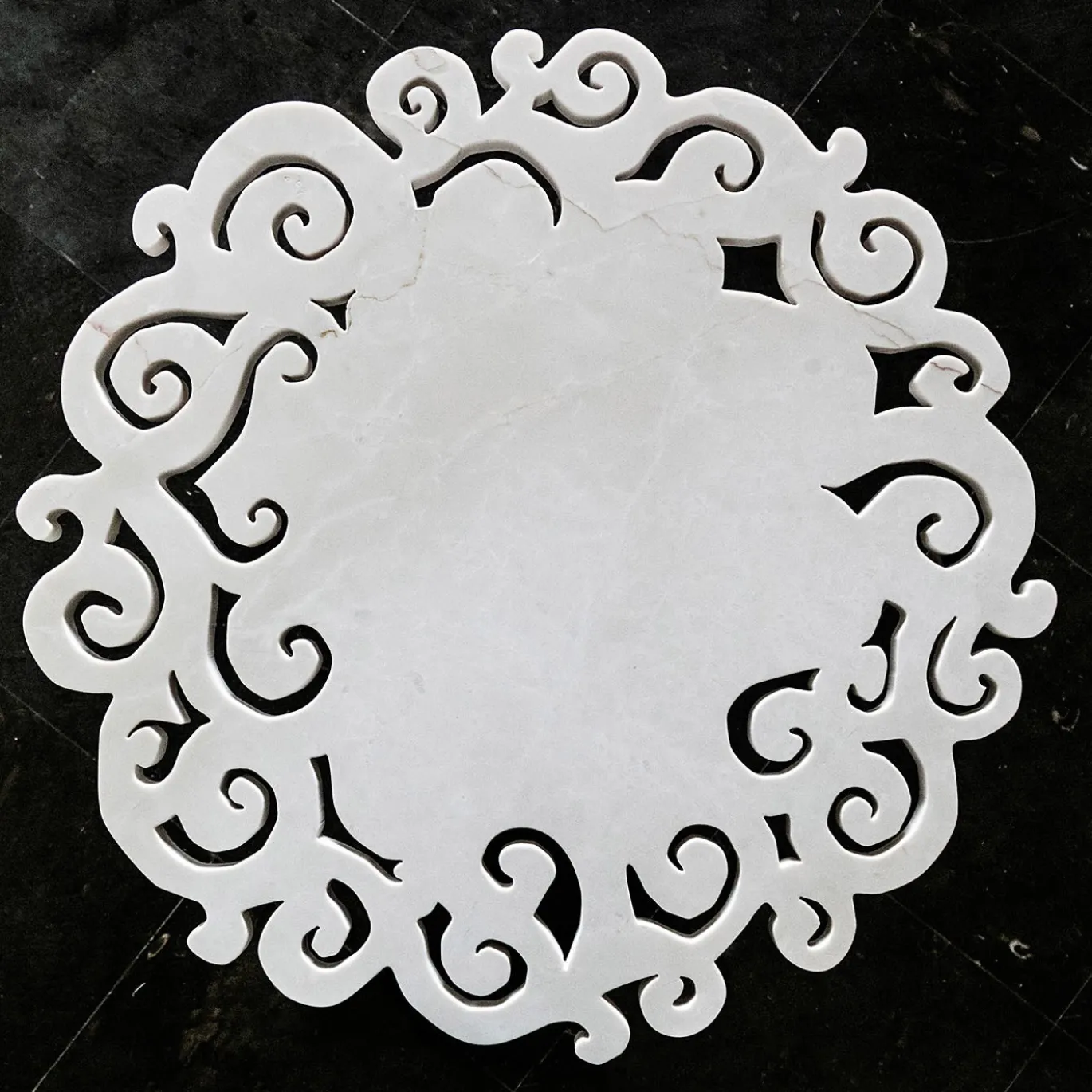 Tavolino in macramè Total Marble di Roberto Semprini