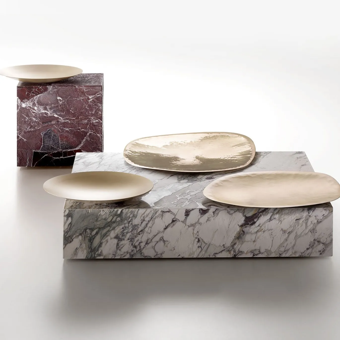 Tavolino in marmo Between Nature 40 di Stormo Studio