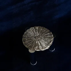 Tavolino in metallo intrecciato placcato argento