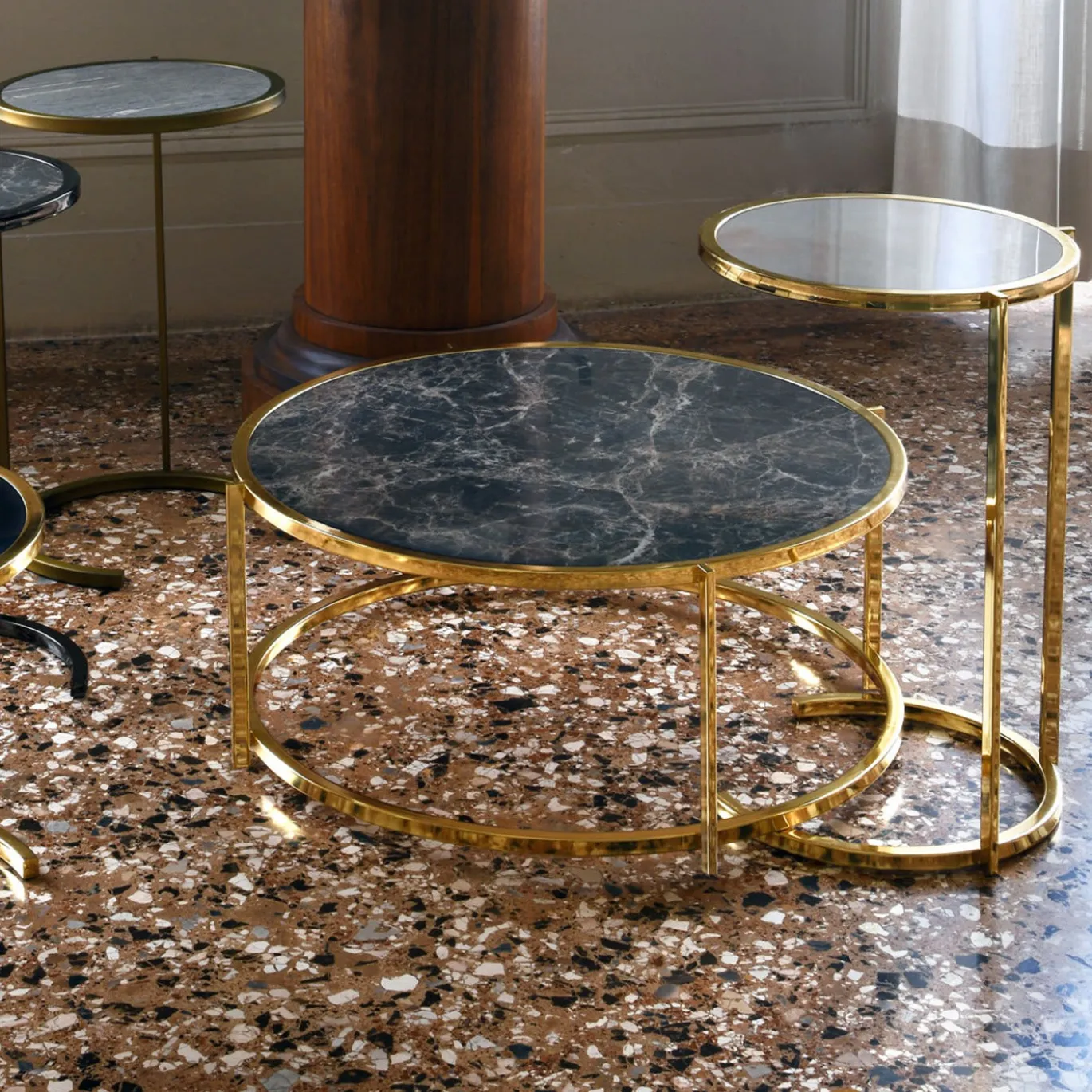 Tavolino in ottone brunito Teti