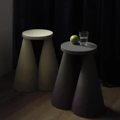 Tavolino Isola in ceramica viola di Cara/Davide