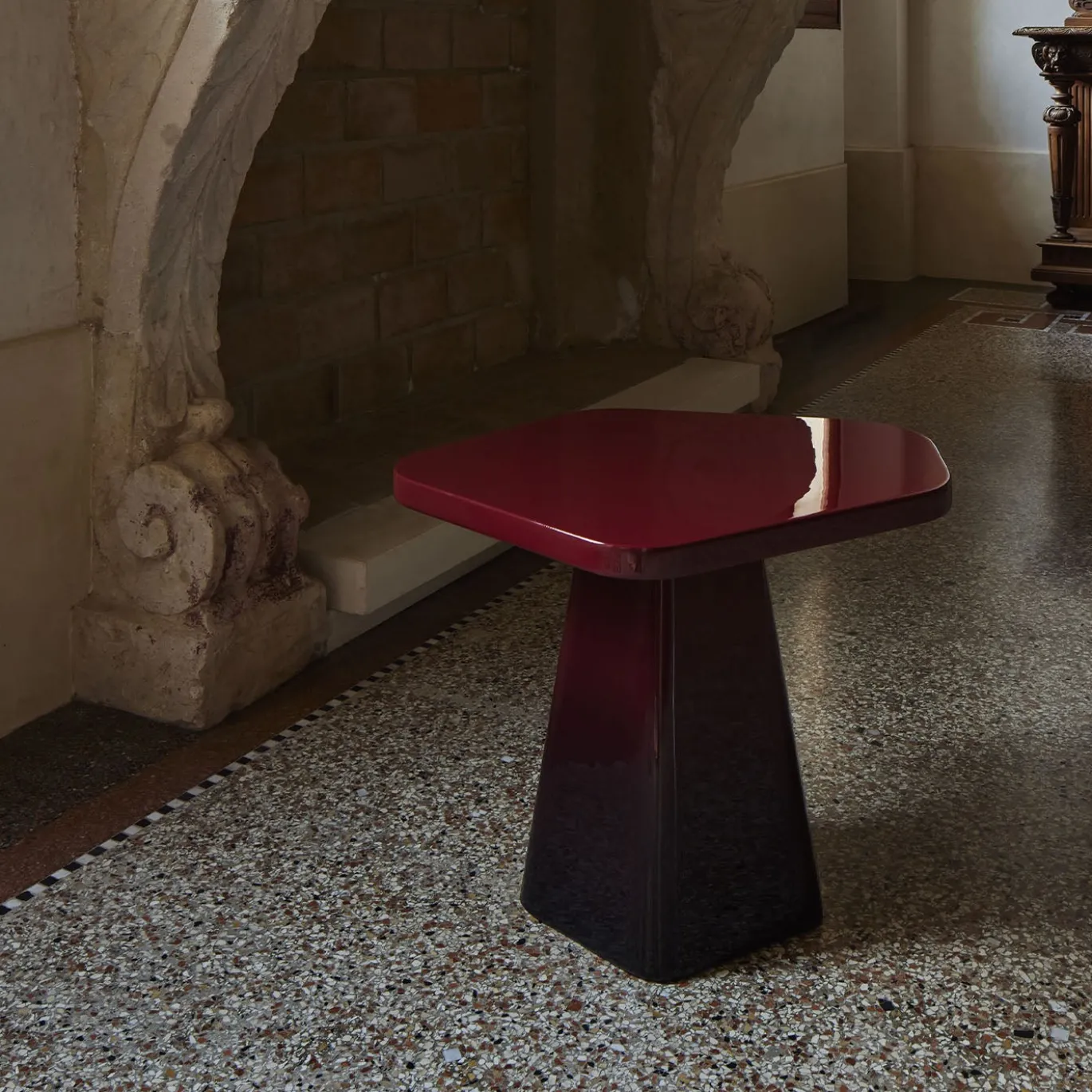 Tavolino Kiro Basso laccato rosso scuro