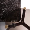 Tavolino laterale con base in legno Thierry e piano in vetro bronzato