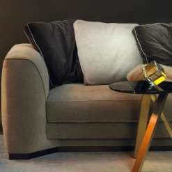 Tavolino laterale con gambe in metallo Meridian e top in marmo