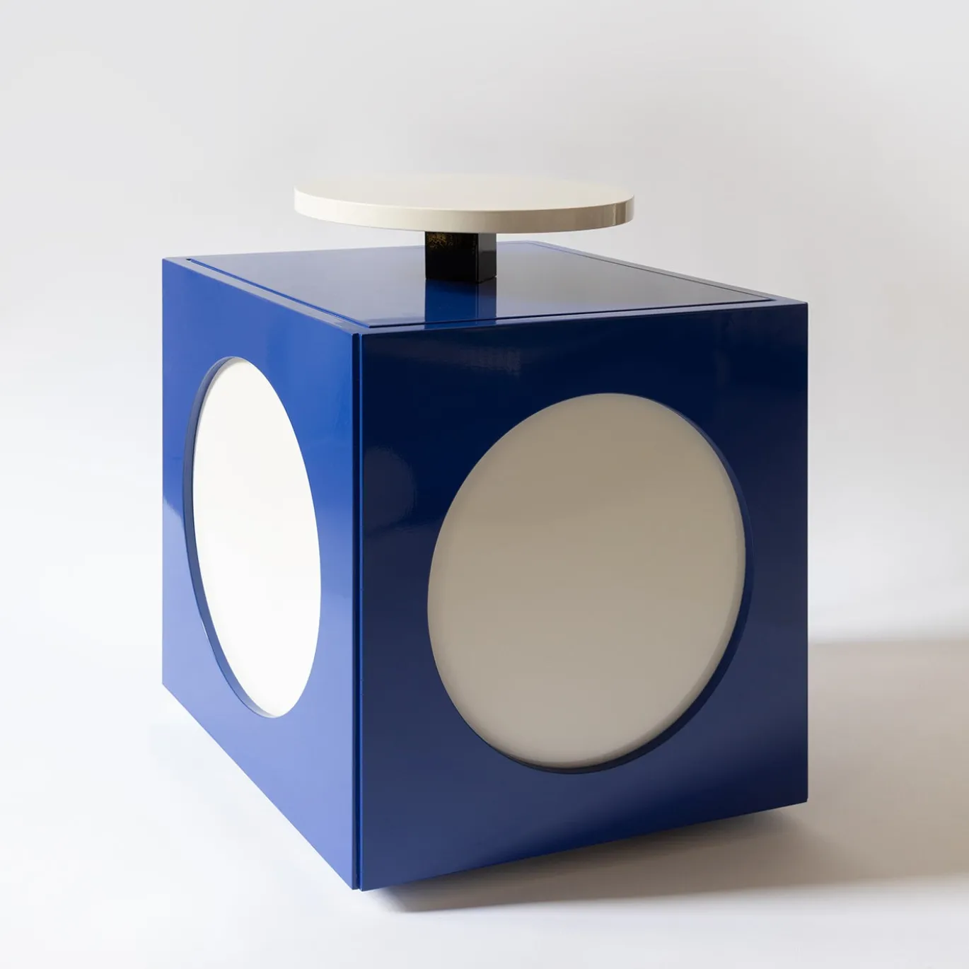 Tavolino laterale Cube Blu e Bianco Lucido Toy Boy