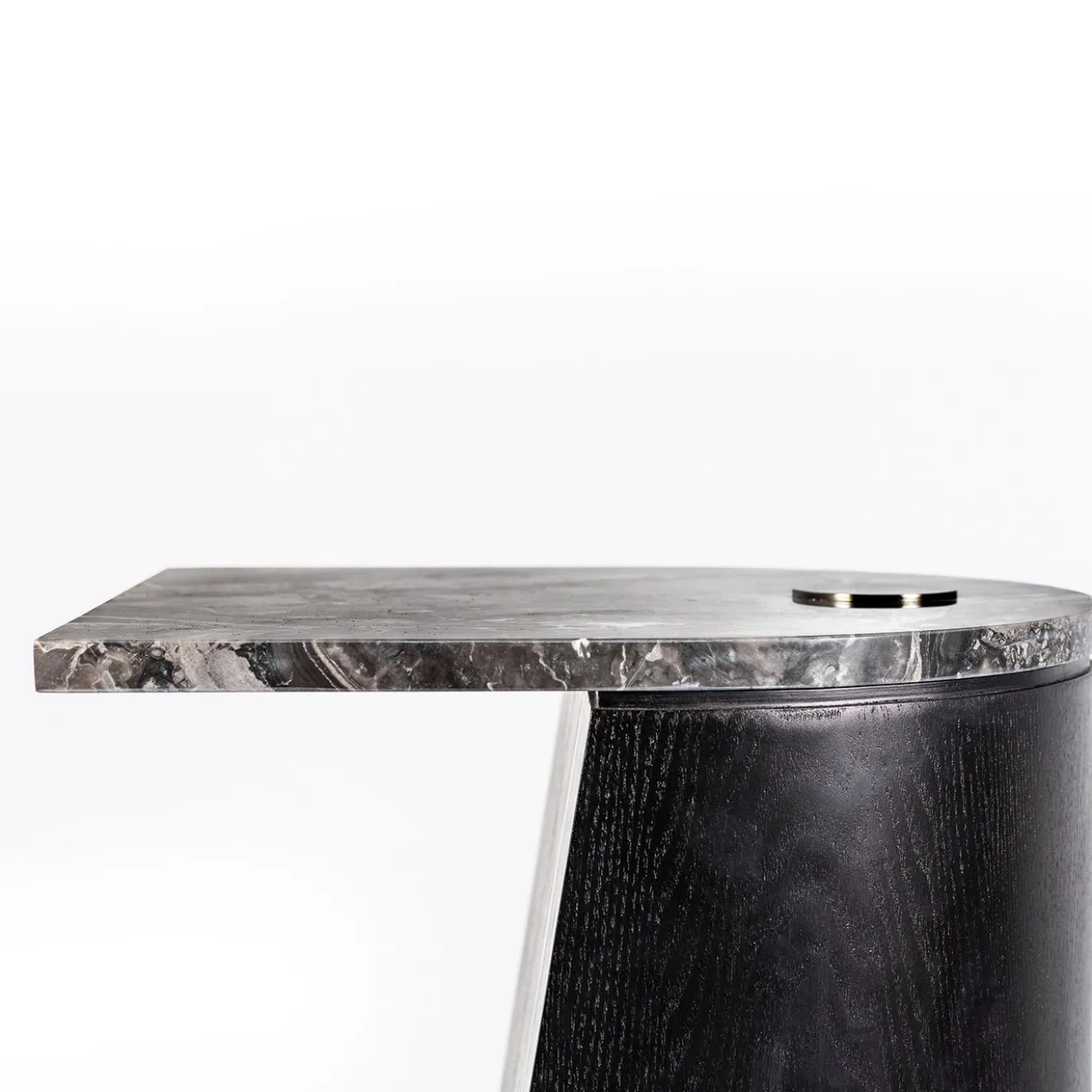 Tavolino laterale Rebel in marmo nero e legno