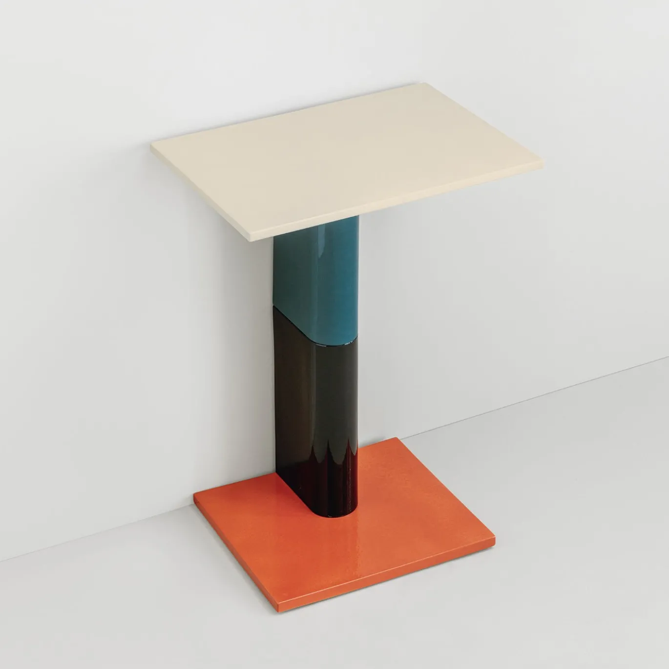 Tavolino laterale Rivington 65 in ceramica multicolore di Edward Barber e Jay Osgerby
