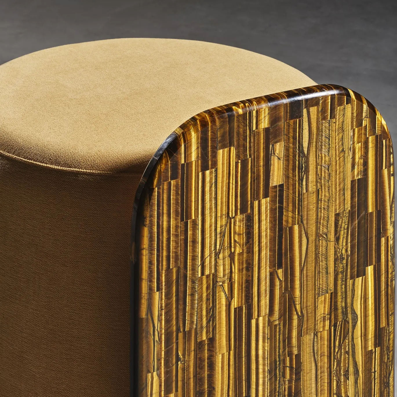 Tavolino laterale Verso Tiger Eye Gold