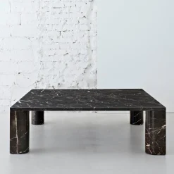 Tavolino LoveMeLoveMeNot in marmo Nero St Laurent di Michael Anastassiades