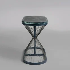 Tavolino ovale medio grigio-blu Aegis di Ziad Alonaizy