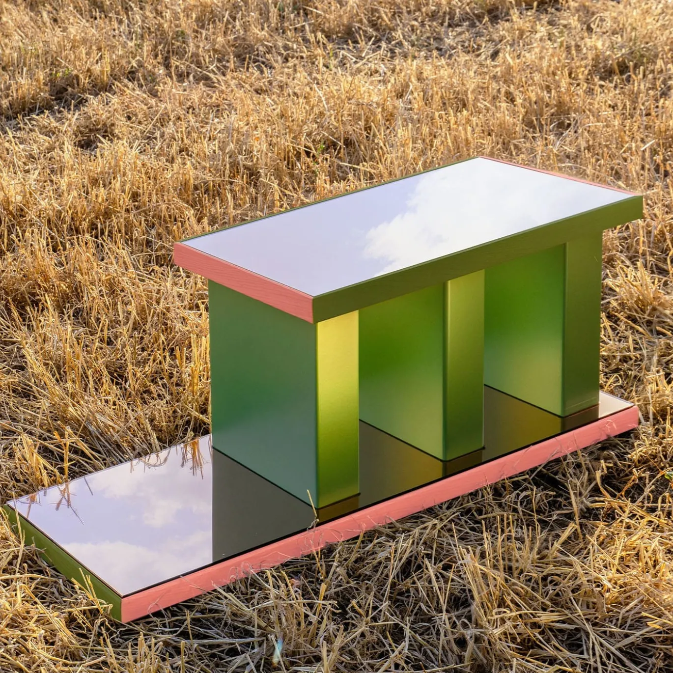 Tavolino Pila rosa e verde
