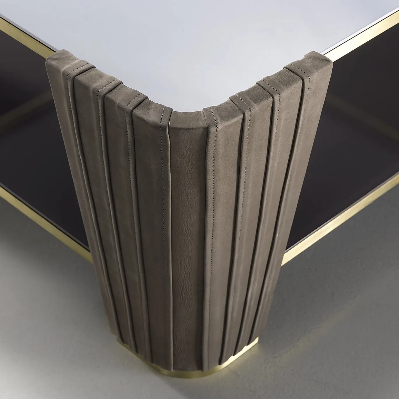 Tavolino quadrato in legno