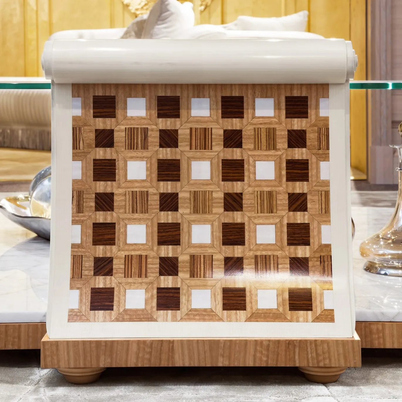 Tavolino quadrato in marmo e cristallo
