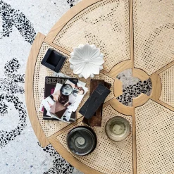 Tavolino Rio in Rovere e Paglia di Vienna di Charlotte Perriand