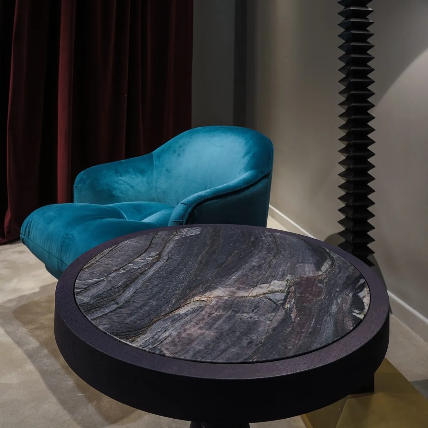 Tavolino Rose Roundel di Archer Humphryes Architects