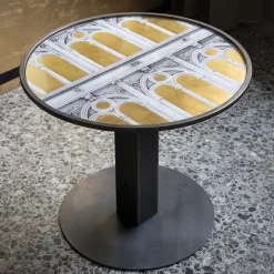 Tavolino rotondo Ca' Vendramin Calergi in ferro grigio con dettagli in foglia d'oro