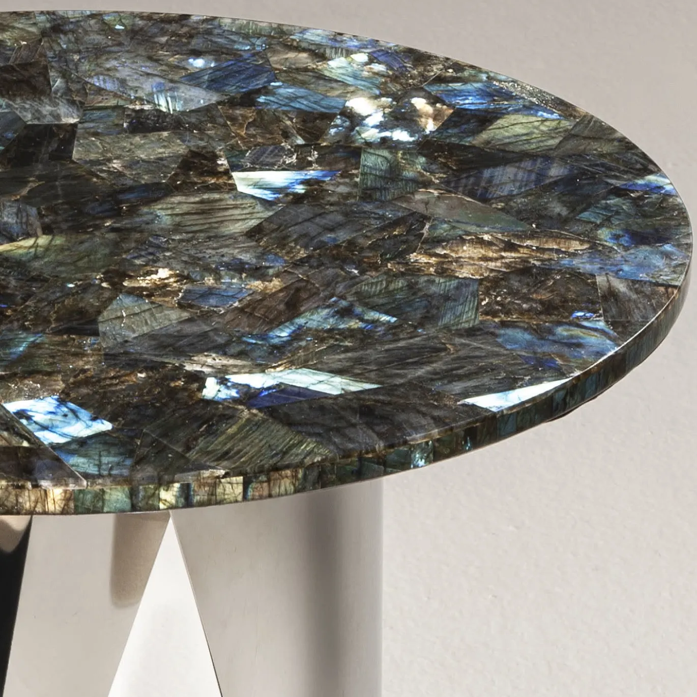 Tavolino rotondo in labradorite e cromato Buonanotte