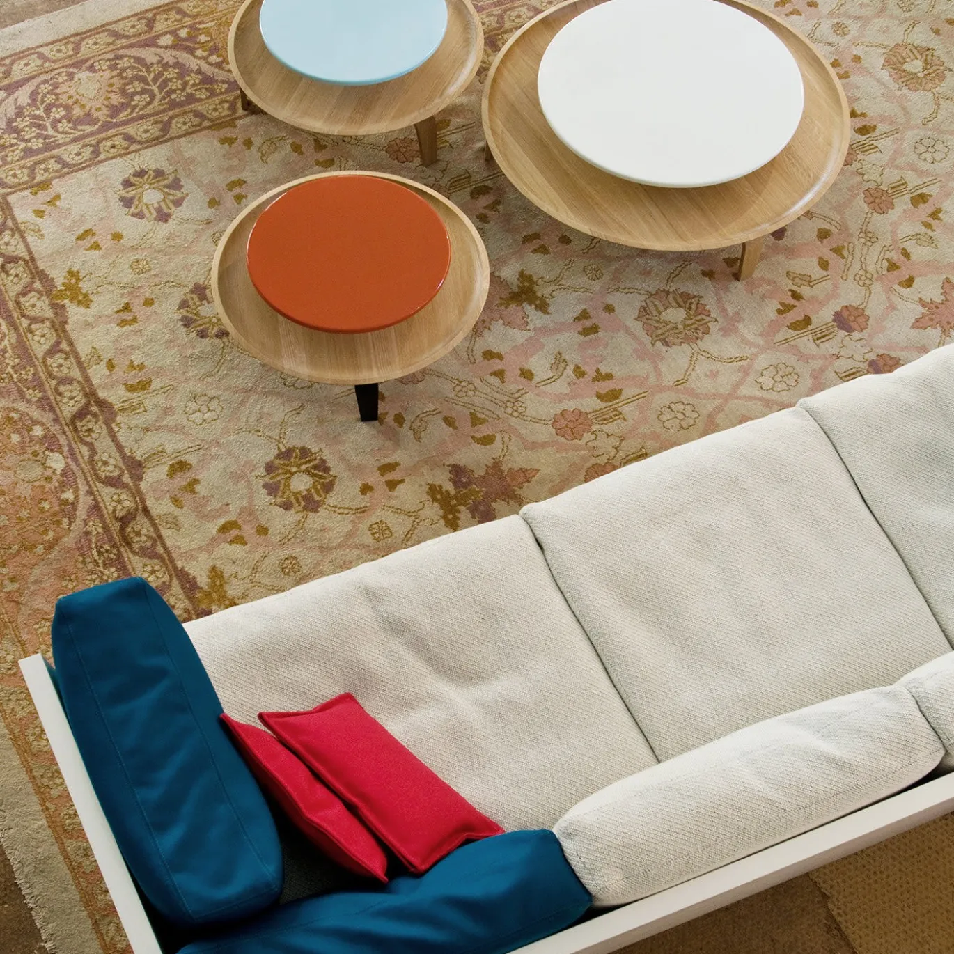 Tavolino Secreto 90 in rovere bianco e naturale