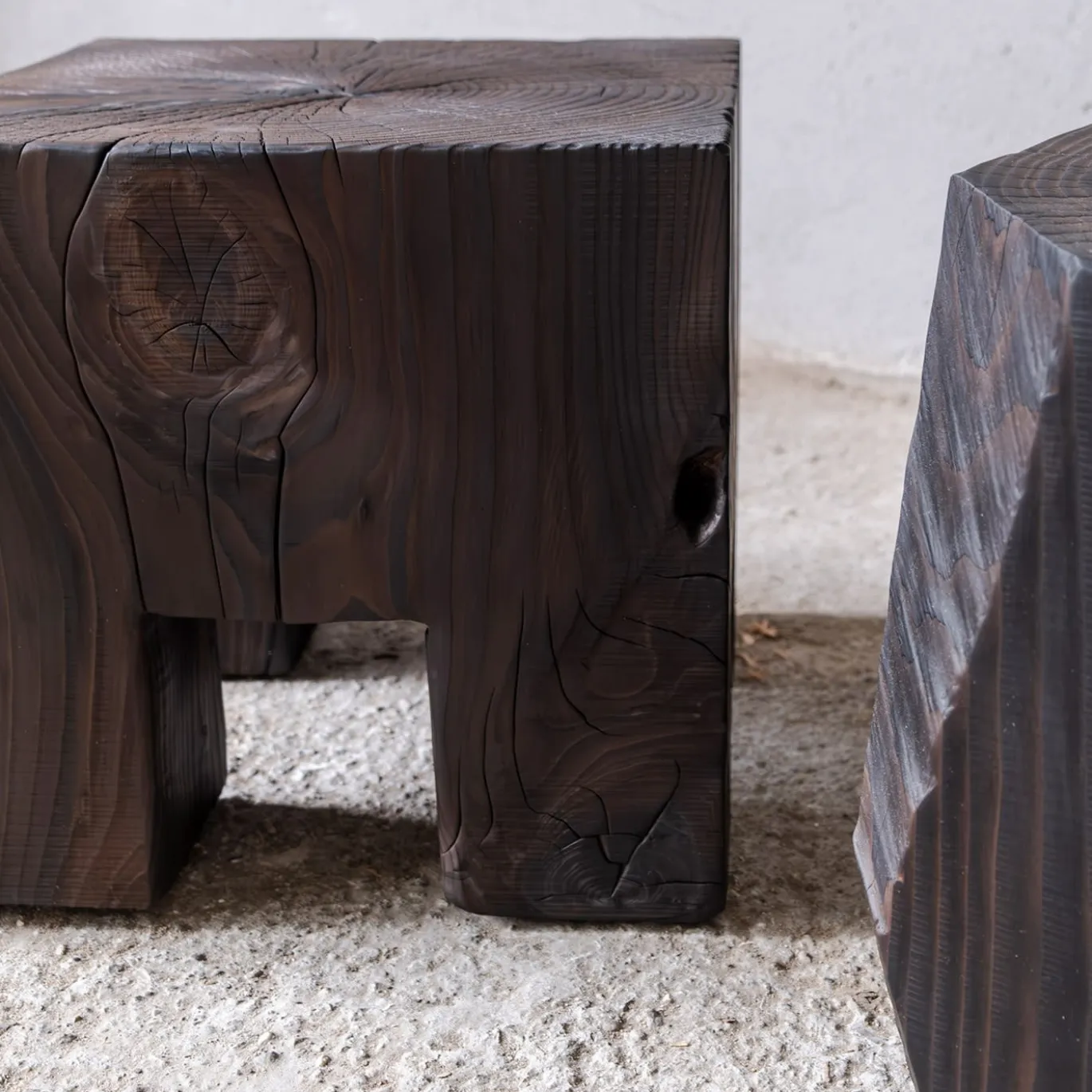 Tavolino Skelly Cube con finitura color carbone