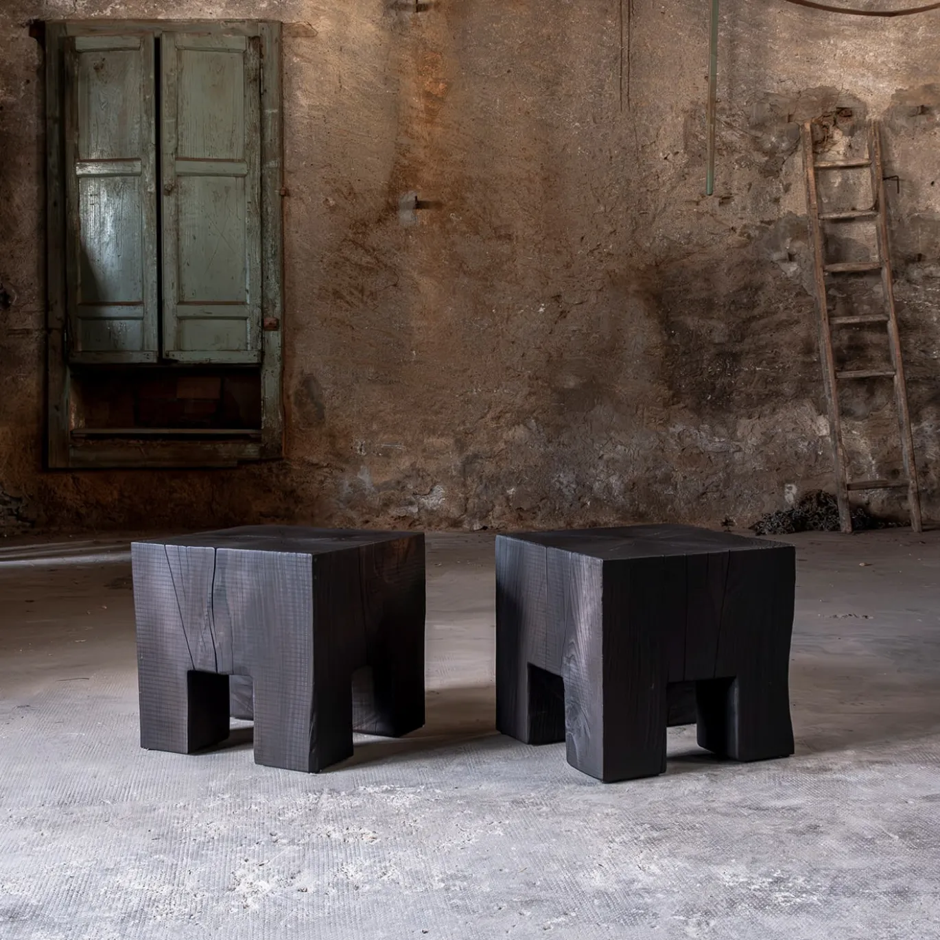 Tavolino Skelly Cube con finitura color carbone