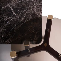 Tavolino Thierry con base in legno e piano in marmo Emperador Brown