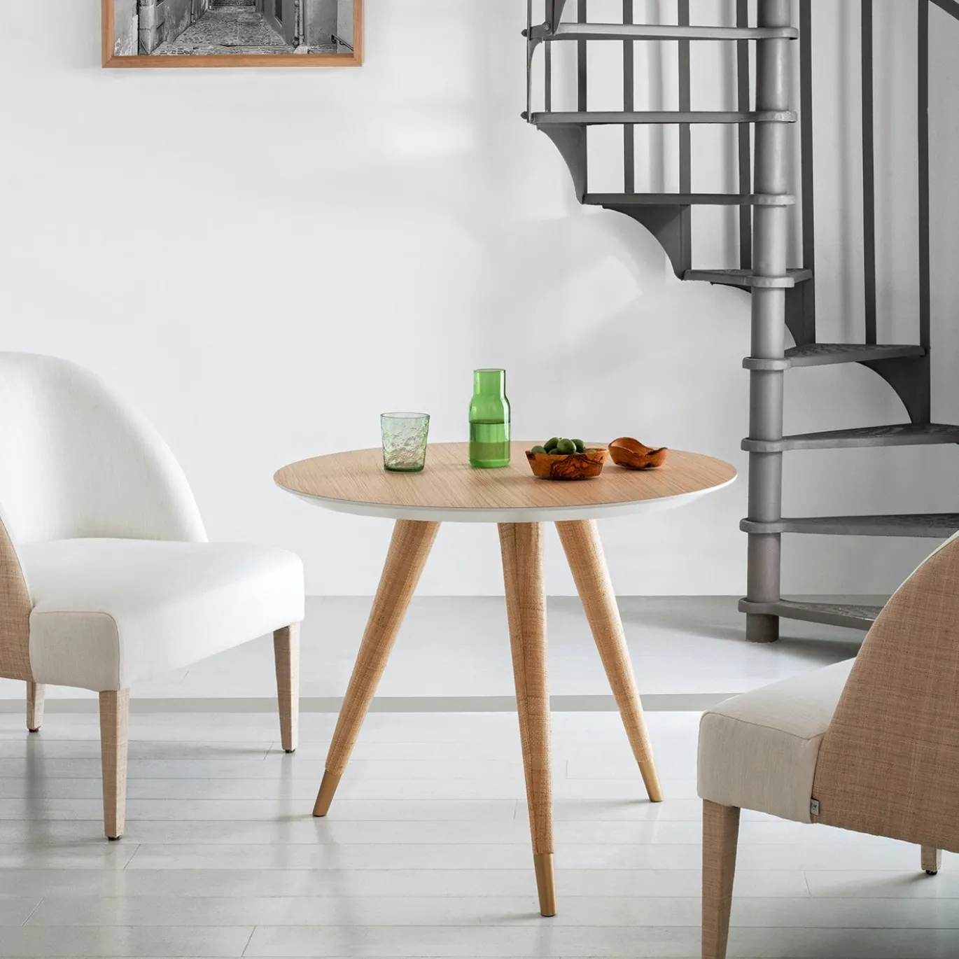 Tavolo Bistro Cupertino Tea con gambe in raffia sand della Collezione Riviera