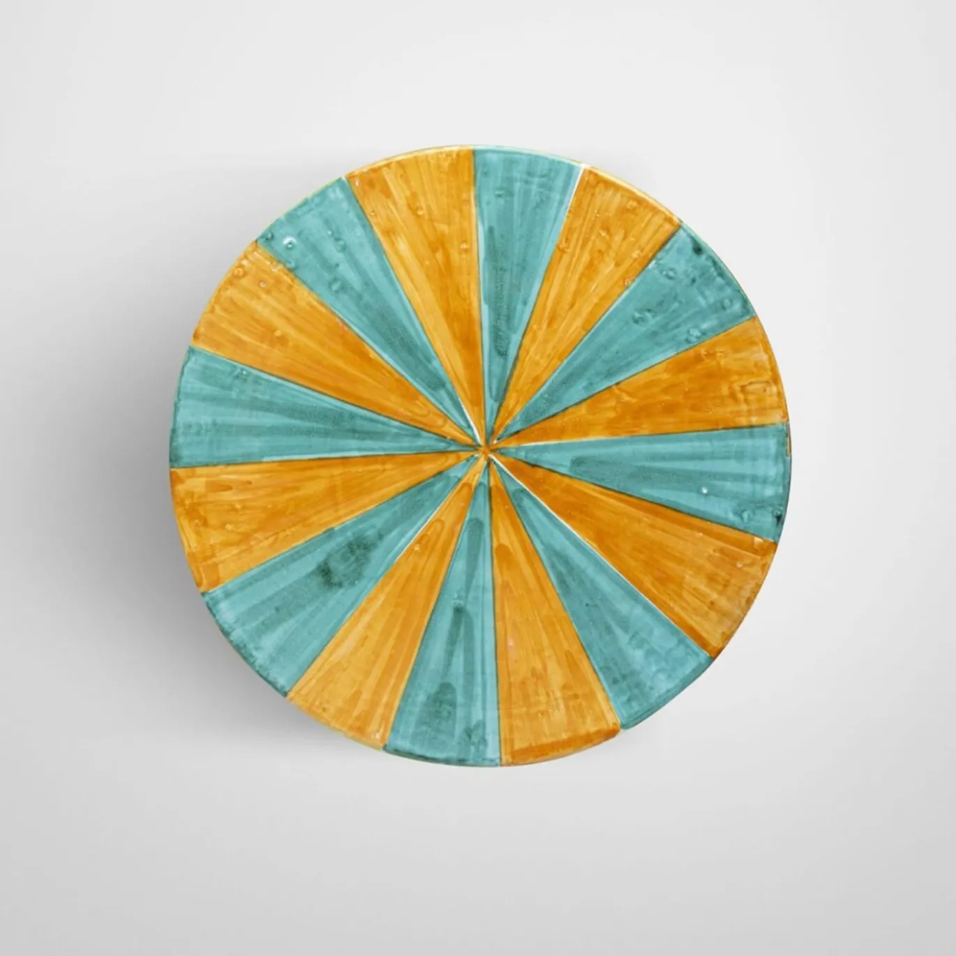 Tavolo con decoro a rombi a rombi multicolore lucido in ceramica