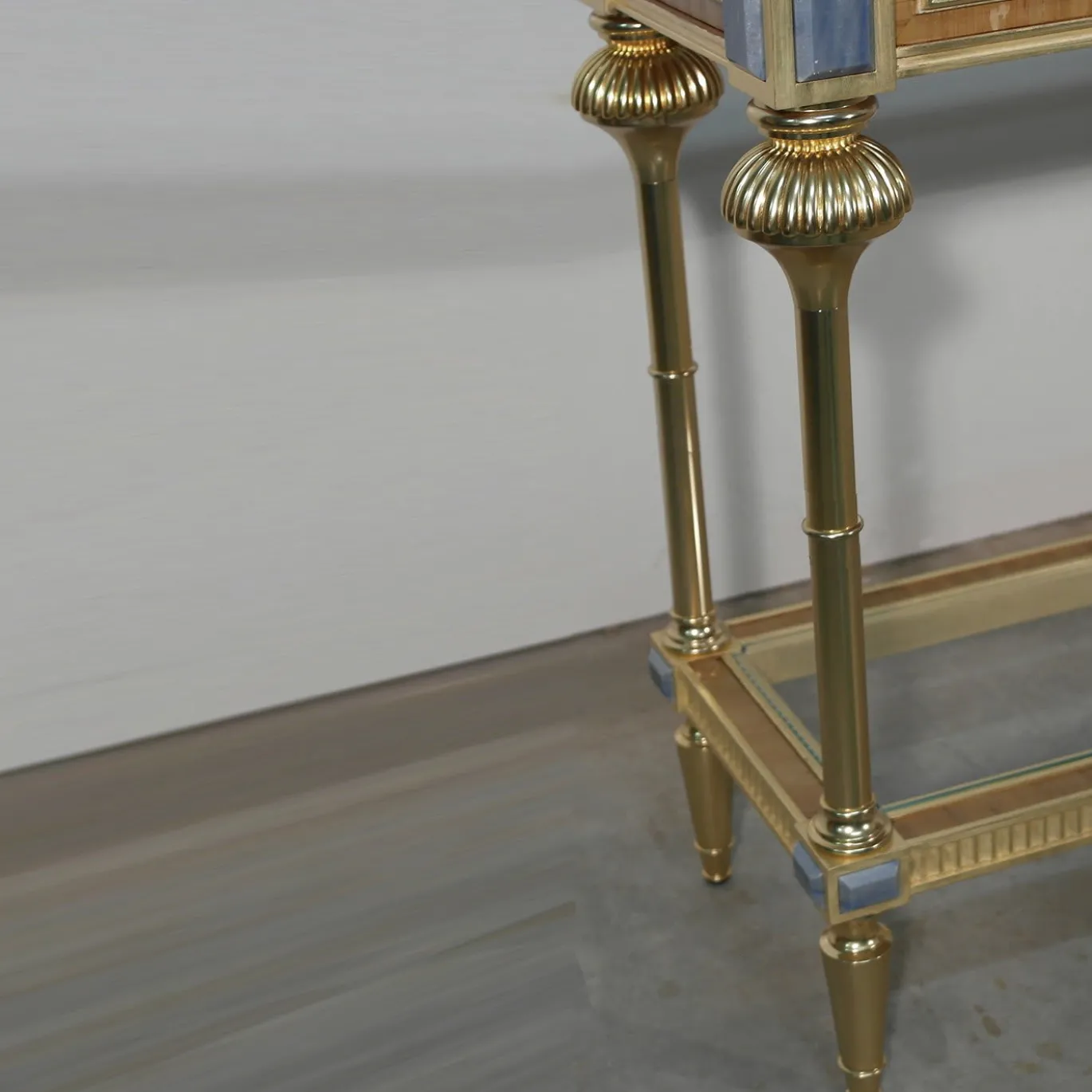 Tavolo consolle lungo in foglia d'oro