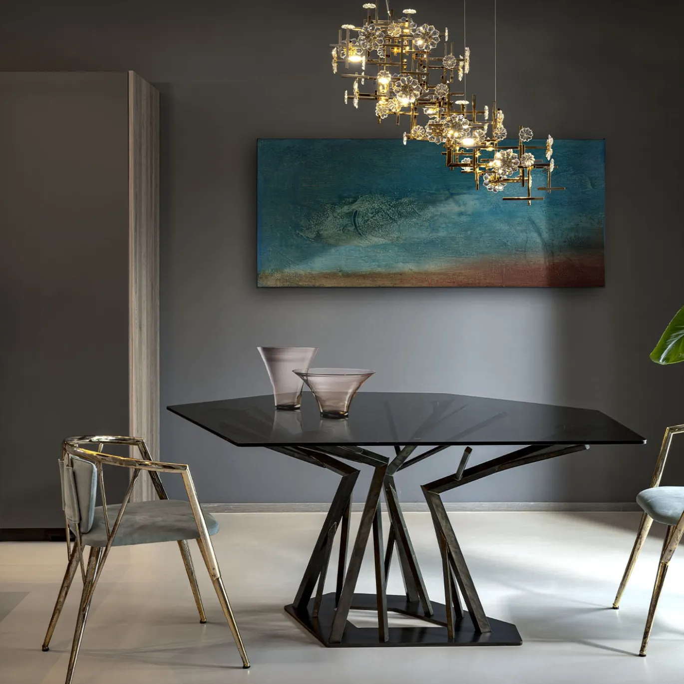 Tavolo da Pranzo Acropora in Metallo Oro Antico con Piano in Vetro Bronzo