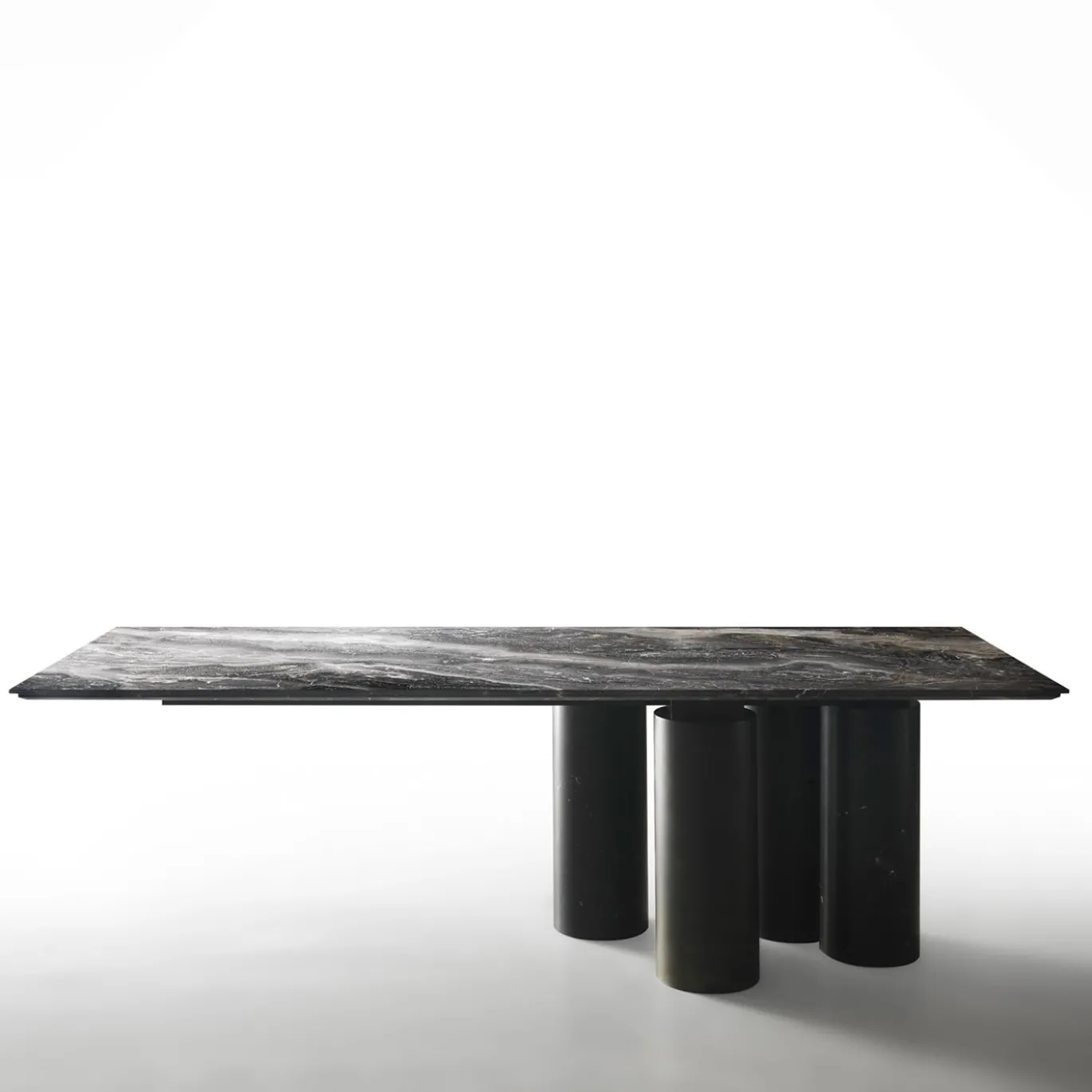 Tavolo da pranzo Arcaico con top e 4 basi cilindriche in Nero Marquina