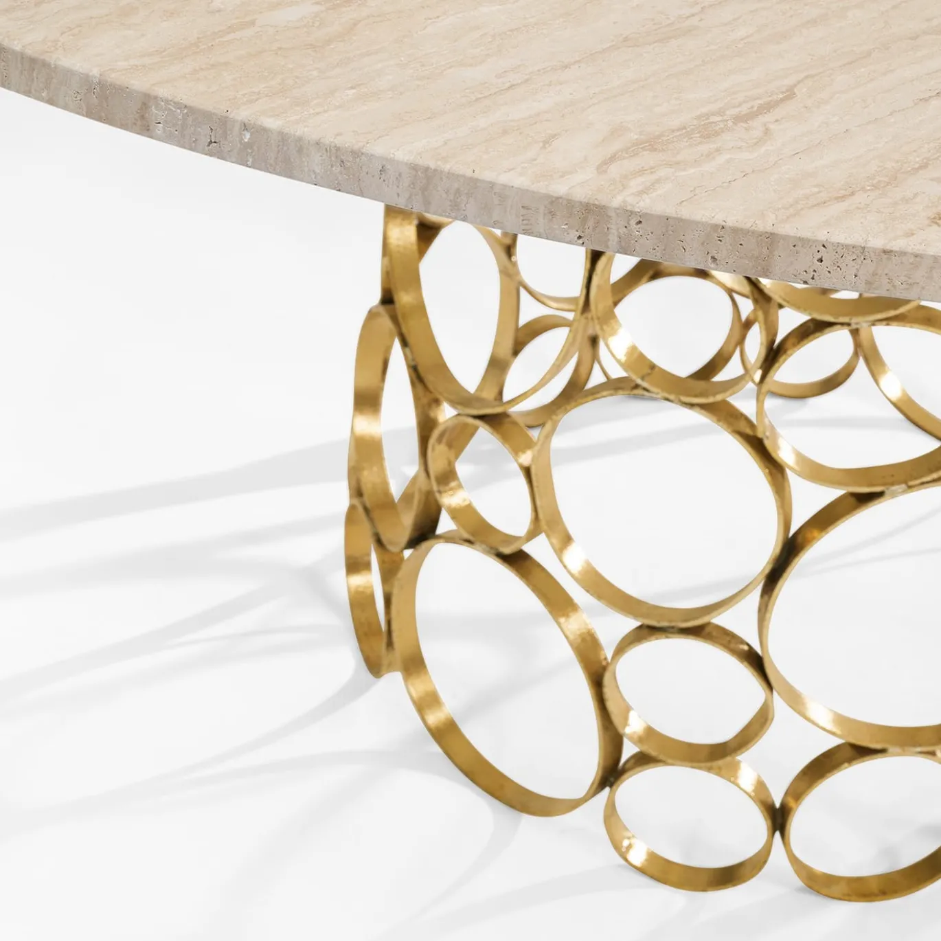 TAVOLO DA PRANZO ASTRO CON BASE IN OTTONE NATURALE E PIANO IN MARMO TRAVERTINO - FLAIR EDITION MADE BY NSL