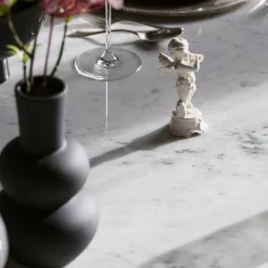 Tavolo da pranzo Elitra in marmo Grand Antique nero con piano in marmo bianco di Carrara