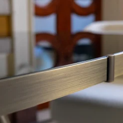 Tavolo da pranzo ellittico Jerome con piano in vetro nero