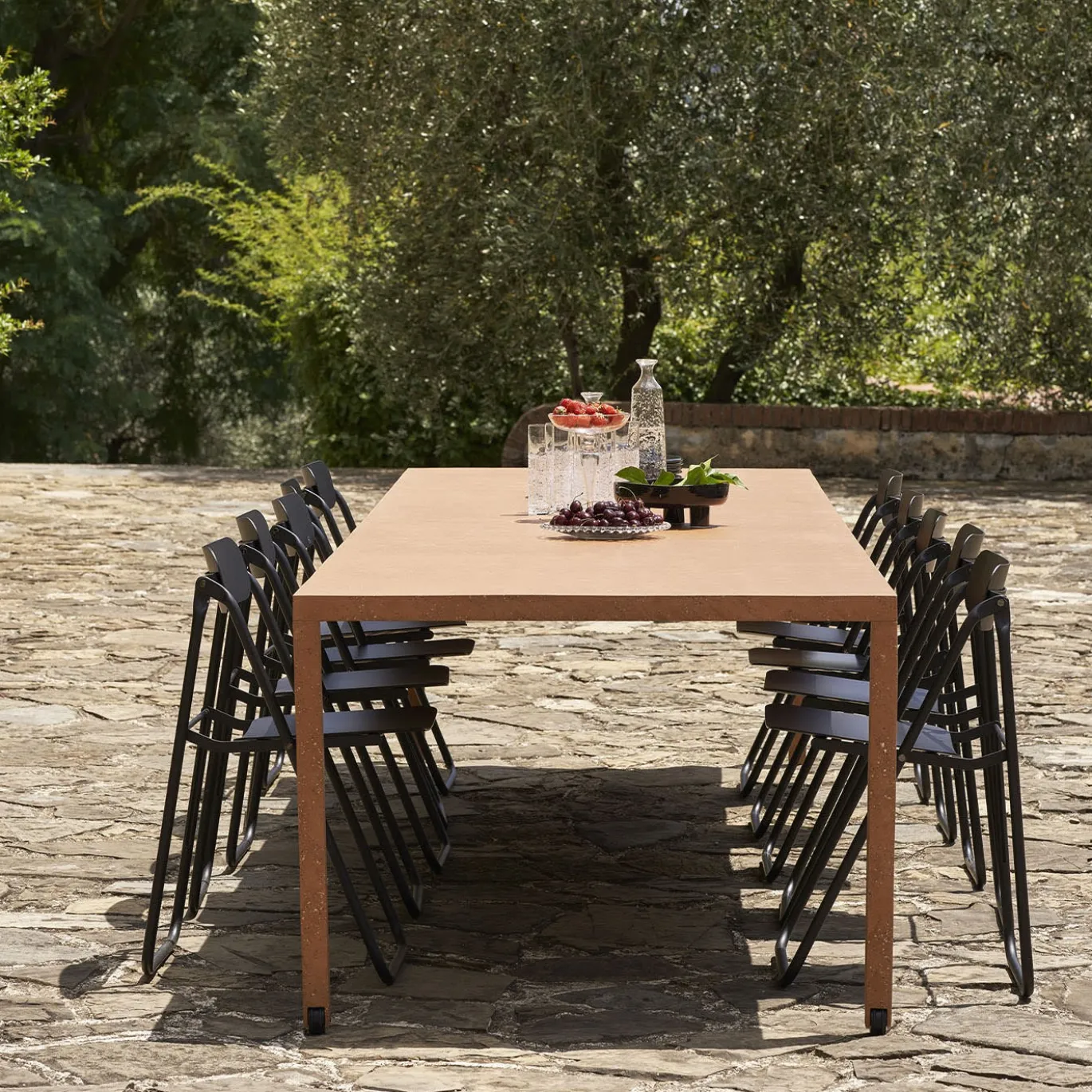Tavolo Da Pranzo In Alluminio Cocciopesto