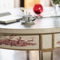 Tavolo da pranzo Manin verde mela con decori cineserie viola