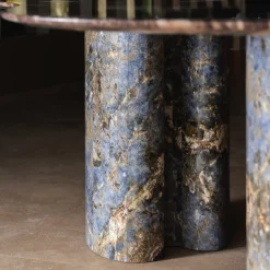 Tavolo da pranzo Maragnon in Sodalite Blu Royal e Marmo Breccia Medicea di Ashley Gadeova