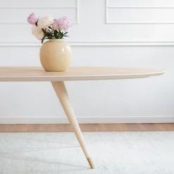 Tavolo da pranzo ovale Cupertino in rovere della Collezione Riviera