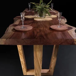 Tavolo da pranzo Solivante in legno di sequoia