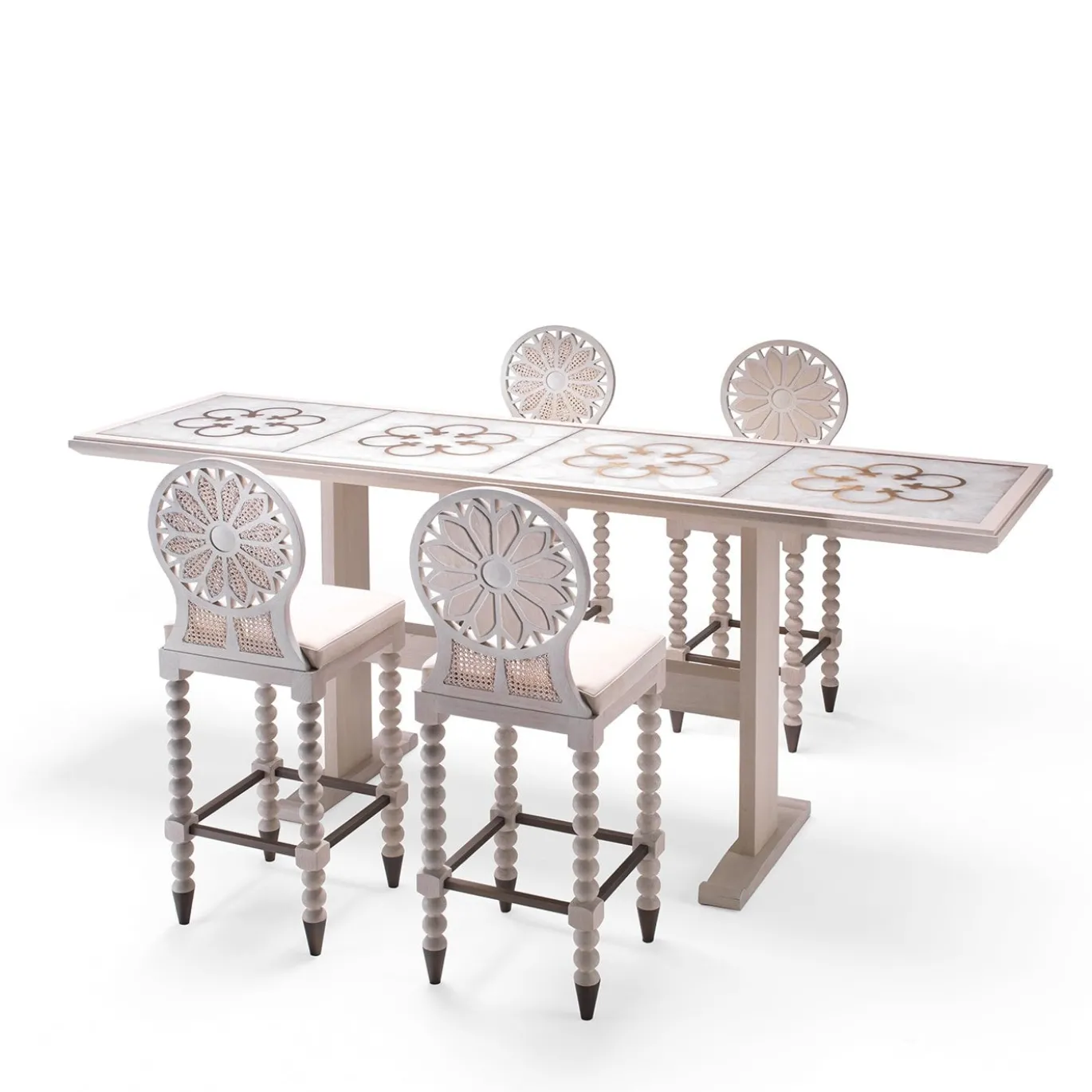 Tavolo Four Quatrefoils di Archer Humphryes Architects