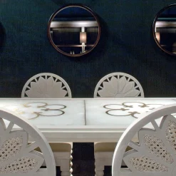 Tavolo Four Quatrefoils di Archer Humphryes Architects