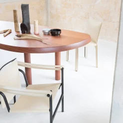 Tavolo in forma libera di Charlotte Perriand