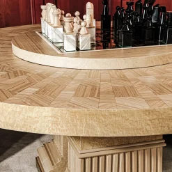 Tavolo Pantheon in legno di eucalipto intarsiato