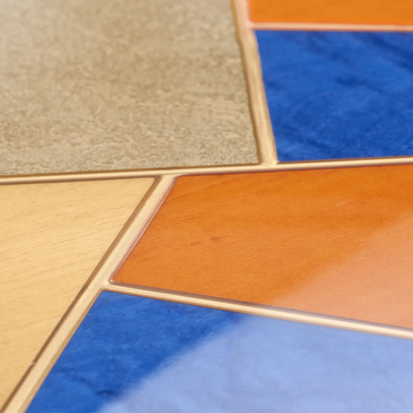 Tellux Sibilla Lampada da tavolo con base in legno multicolore e paralume in tessuto blu