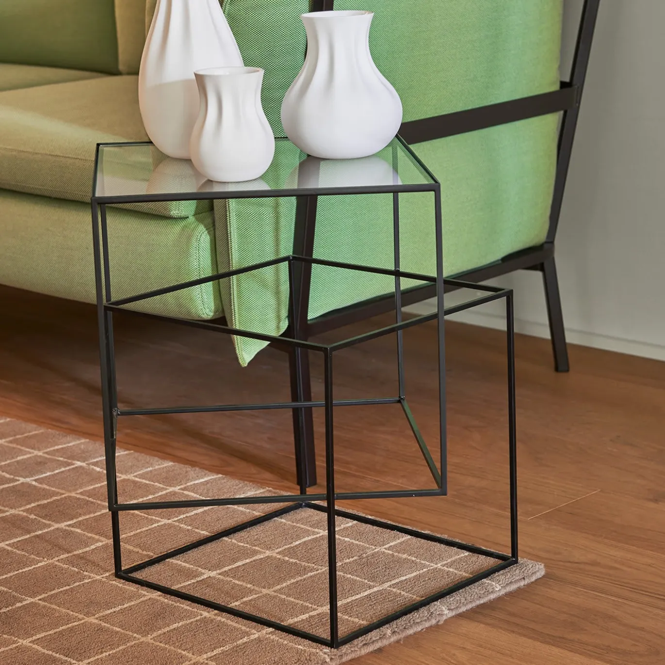 Thin Black Table di Nendo