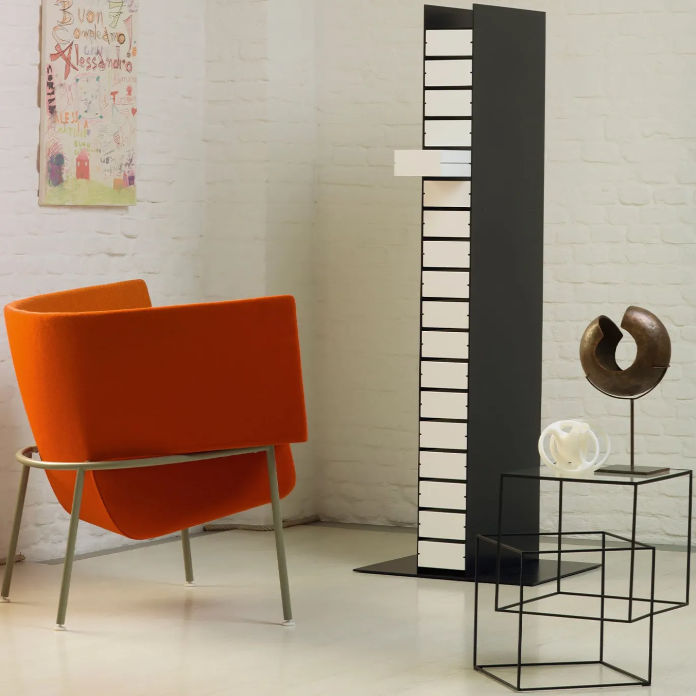 Thin Black Table di Nendo
